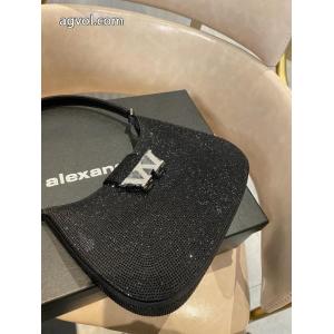 秋冬は継続系のトレンド HipHop お洒落さん必見バッグALEXANDER WANG偽物 ブランド 販売..